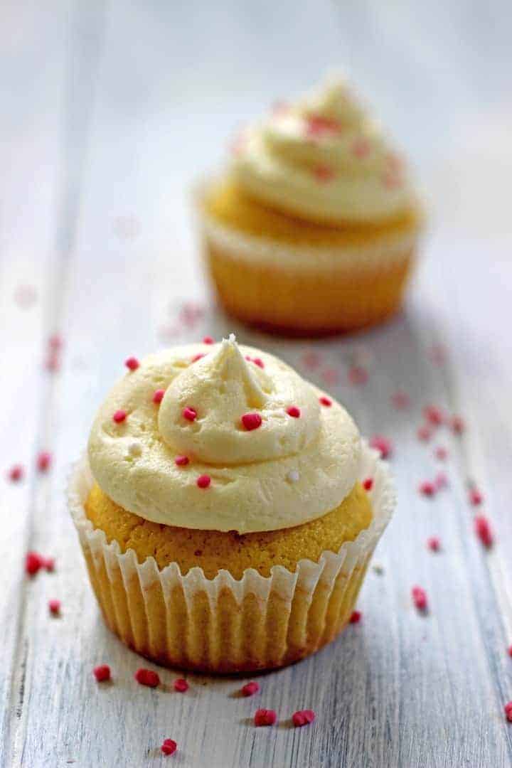 Vanilla Cupcakes (6)