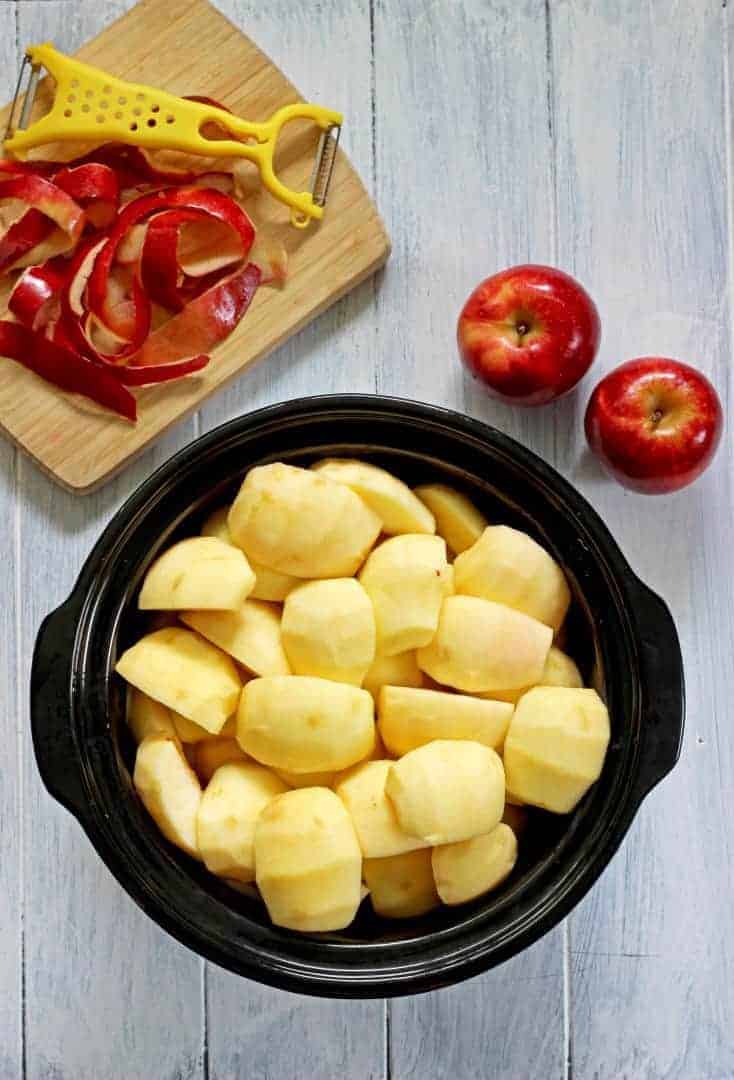 The easiest way to make apple sauce - in the slow cooker!