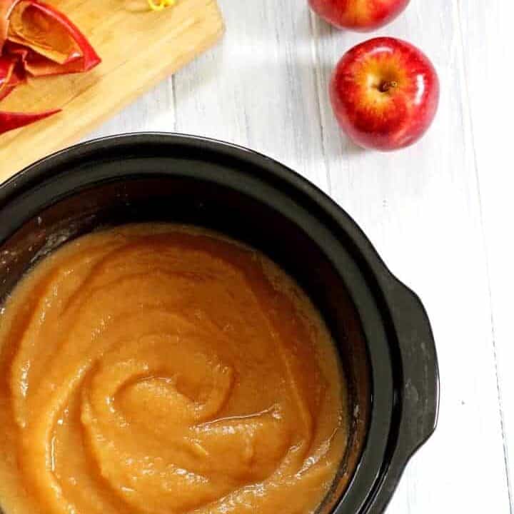 The easiest way to make apple sauce - in the slow cooker!