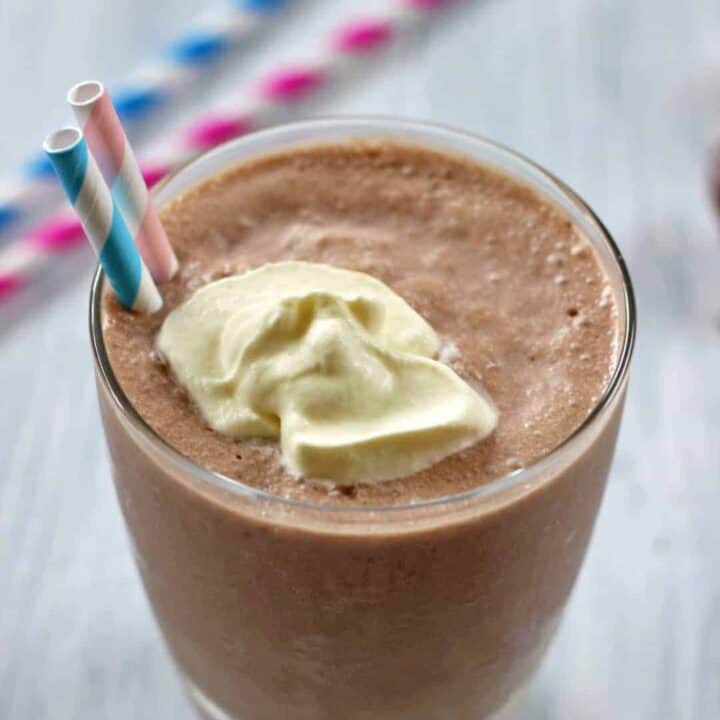 Creamy, chocolatey banana & nutella milkshake...yum!