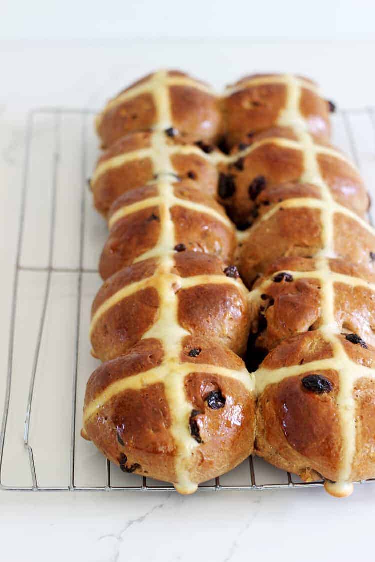 Cooling rack with 10 hot cross buns
