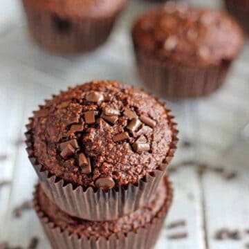 The easiest muffins in the world - 5 minutes prep and a blender is all it takes to make these healthy chocolate banana blender muffins!