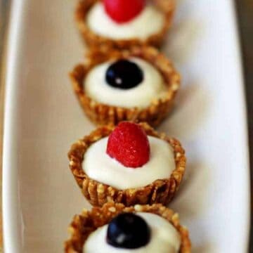 Healthy, easy and delicious mini Greek yoghurt berry tarts - perfect for the 4th of July or just because!