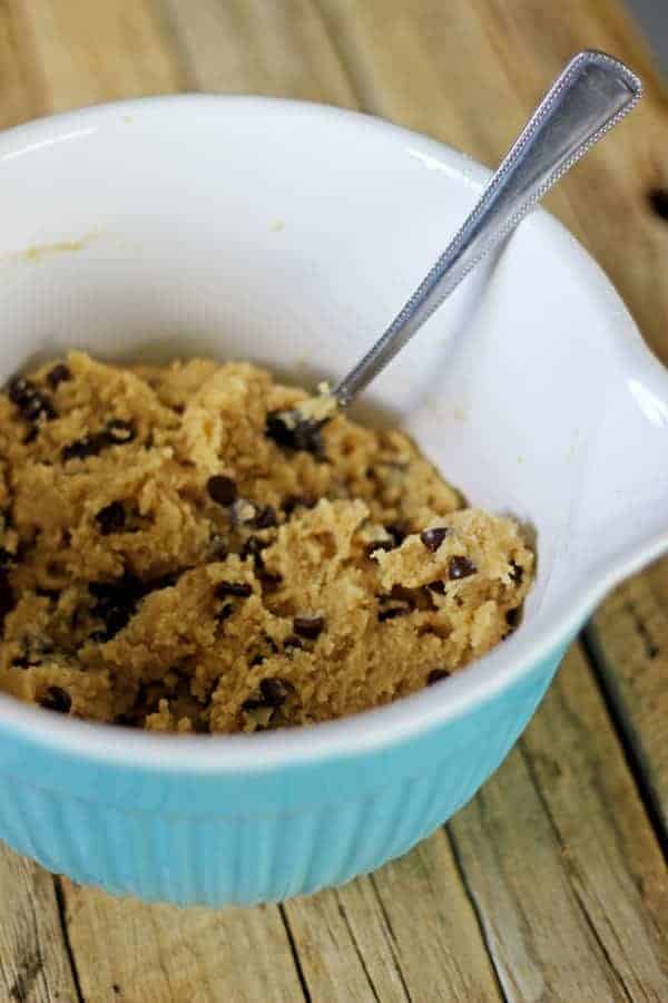 The actual best chewy chocolate chocolate chip cookies in the world ever. No mixer, no chilling, no fuss, just 20 minutes between you and cookie perfection! | thekiwicountrygirl.com