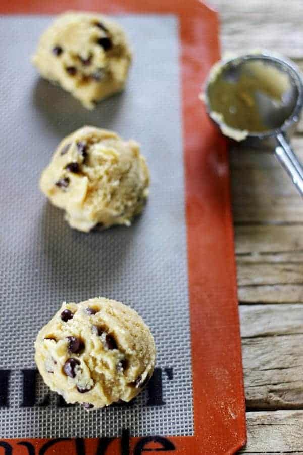 The actual best chewy chocolate chocolate chip cookies in the world ever. No mixer, no chilling, no fuss, just 20 minutes between you and cookie perfection! | thekiwicountrygirl.com