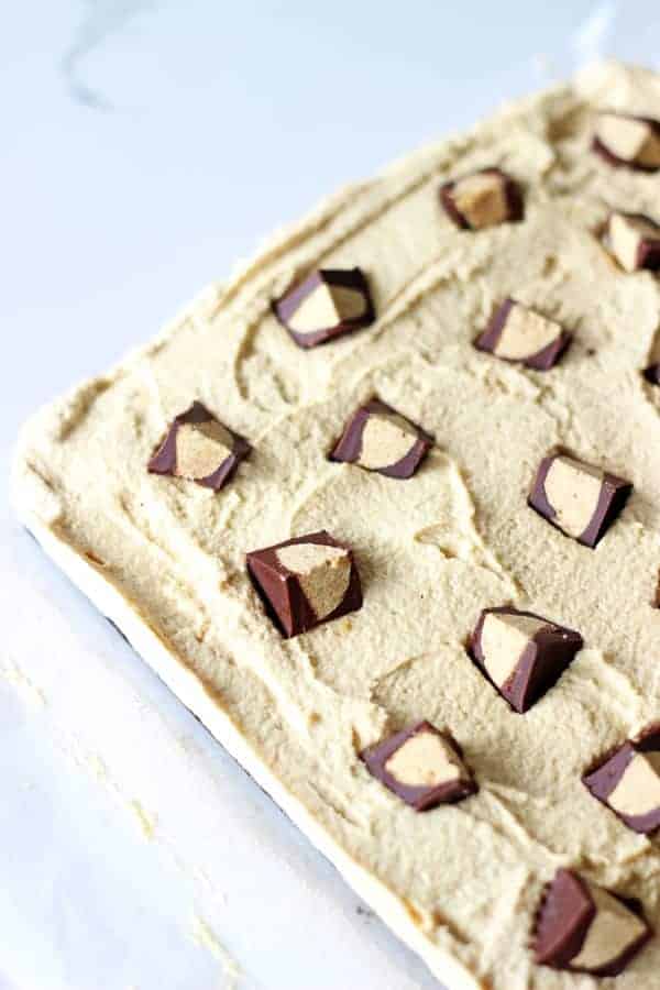 My all time favourite, easy to make dessert - no bake peanut butter cup cheesecake bars. The perfect make ahead dessert for anyone who loves peanut butter! | thekiwicountrygirl.com