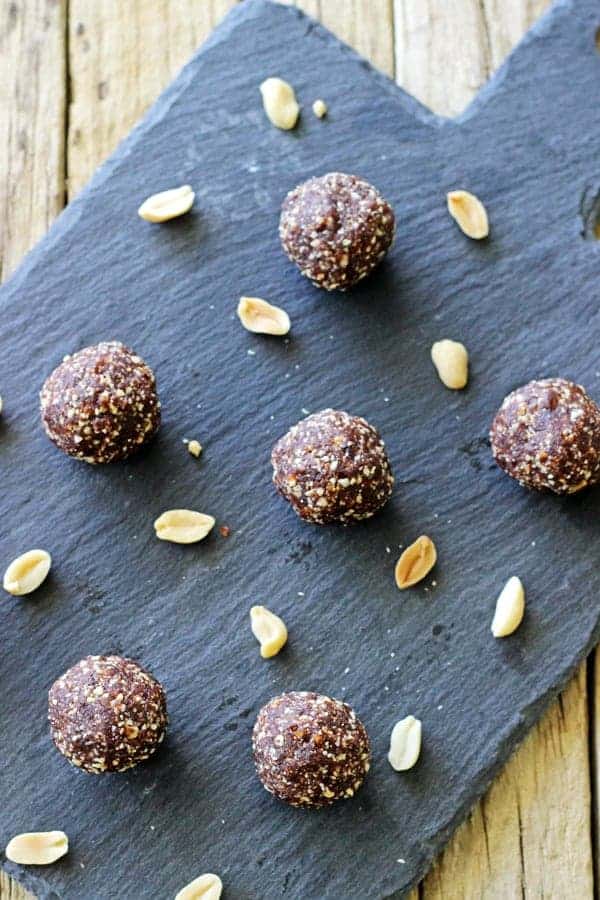 The perfect healthy snack option for kids and grown ups - chocolate peanut butter energy bites! Quick & easy to make and delicious to eat any time of day! | thekiwicountrygirl.com