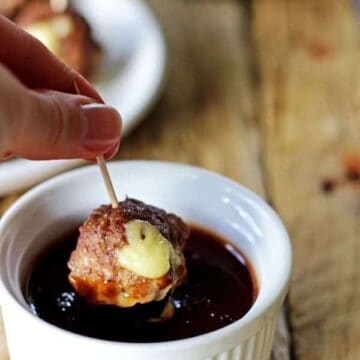 Mozzarella stuffed meatballs - the perfect quick dinner or make them mini, stick them on toothpicks and serve as an appetizer with BBQ or marinara sauce! | thekiwicountrygirl.com