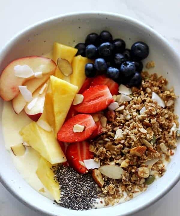 My all time favourite breakfact - Greek yoghurt, honey & granola breakfast bowls with all sorts of extra goodies....it's the only way to start the day! | thekiwicountrygirl.com
