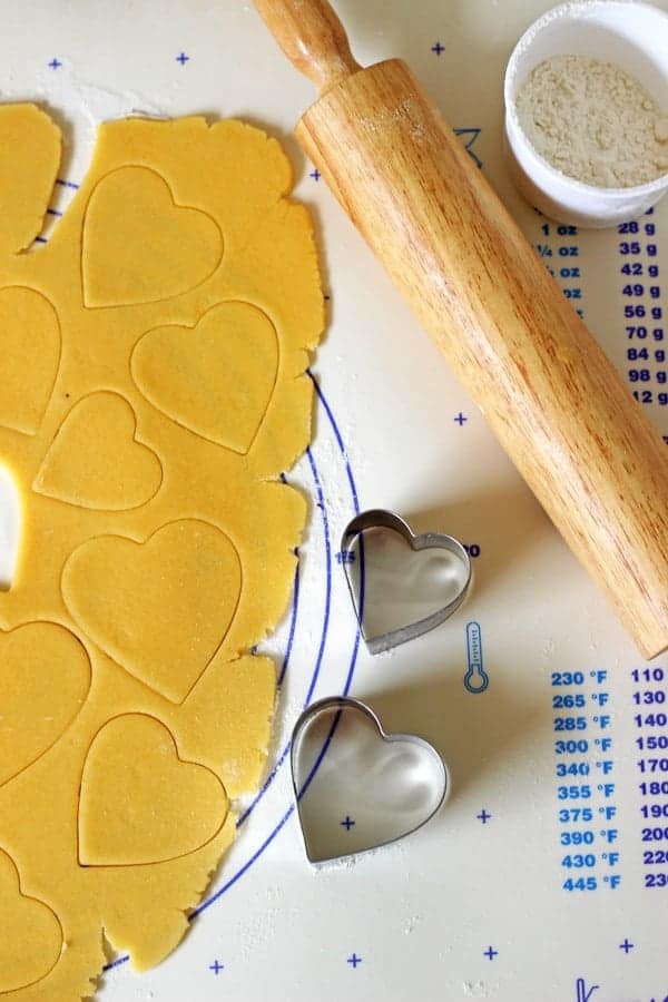  Valentine's Day Heart Sugar Cookies - the perfect cut out sugar cookies recipe and easy icing. Great for Valentine's Day, or any other day! | thekiwicountrygirl.com