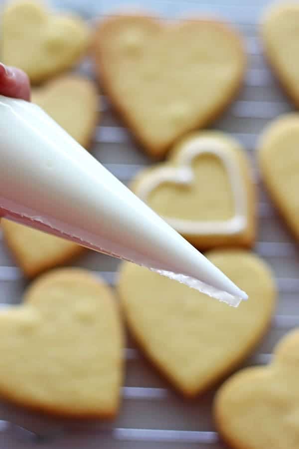  Valentine's Day Heart Sugar Cookies - the perfect cut out sugar cookies recipe and easy icing. Great for Valentine's Day, or any other day! | thekiwicountrygirl.com