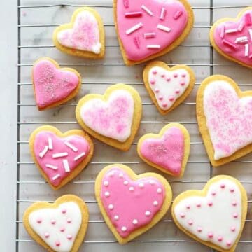 Valentine's Day Heart Sugar Cookies - the perfect cut out sugar cookies recipe and easy icing. Great for Valentine's Day, or any other day! | thekiwicountrygirl.com