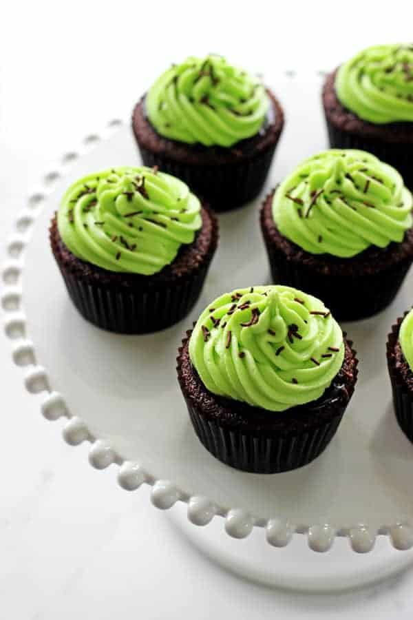 Celebrate St Patrick's Day with Chocolate Baileys Cupcakes with Mint Frosting - moist chocolate Baileys cupcakes, Baileys ganache and mint green frosting! | thekiwicountrygirl.com