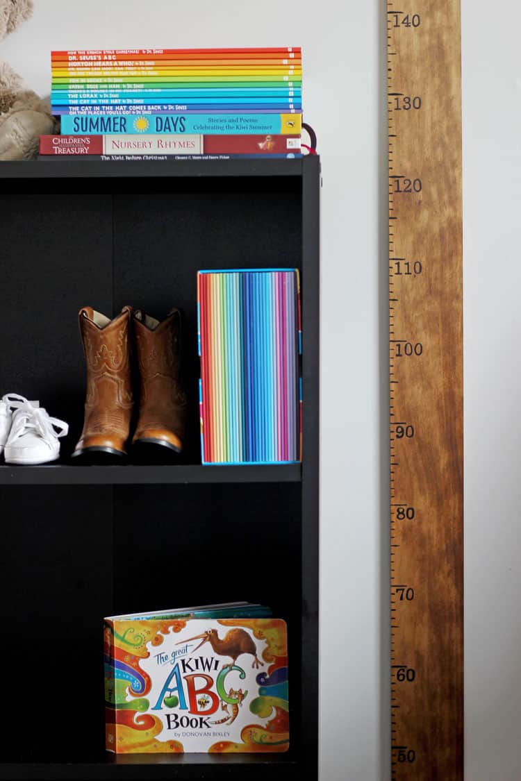 Toddler bedroom with bookshelf and DIY ruler growth chart on wall
