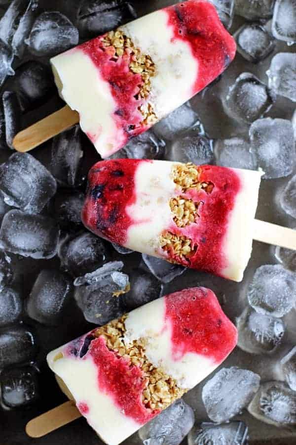 The perfect summer breakfast on the run or a snack for anytime is granola, yoghurt & berry popsicles. Healthy, easy to make and pretty! | thekiwicountrygirl.com
