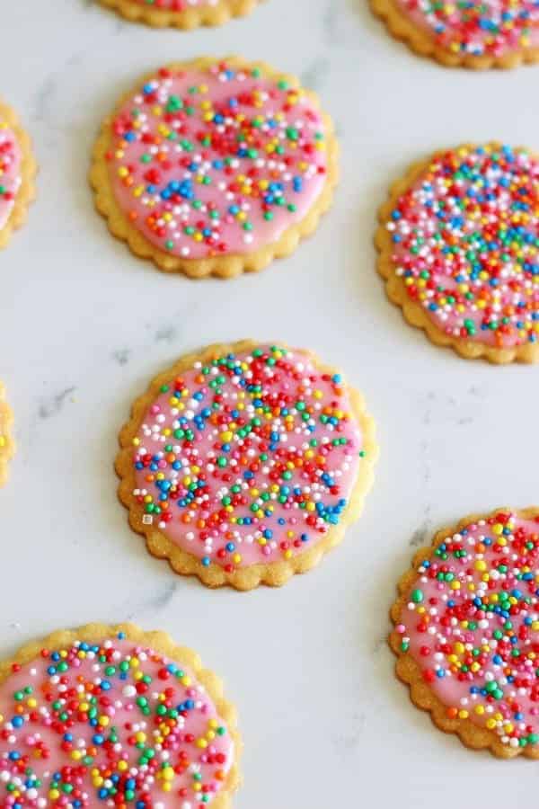 Homemade 100's & 1000's Biscuits - the best biscuits from when you were a kid, made at home! Freeze them for the perfect authentic crunch! | thekiwicountrygirl.com