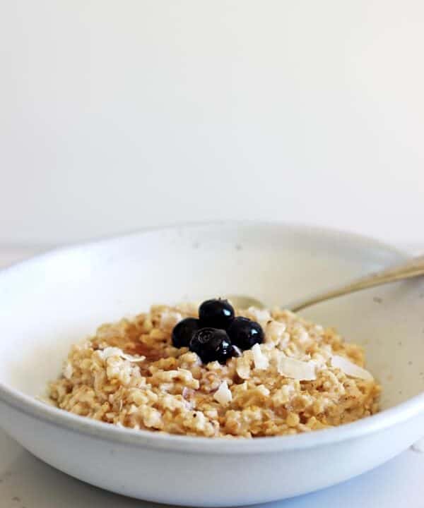 Coconut oatmeal - the perfect transitional breakfast from winter to summer. Tropical but still warm & cosy with lots of coconut flavour! | thekiwicountrygirl.com