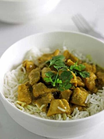 Completely from scratch (including the homemade curry paste) and on the table in under an hour Thai yellow chicken curry! | thekiwicountrygirl.com