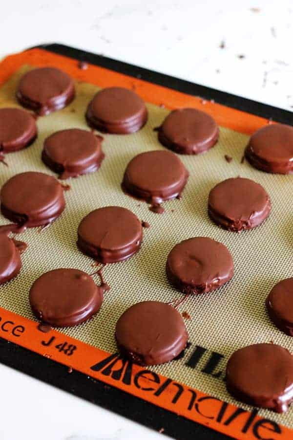 Homemade Mint Slices - New Zealand's favourite biscuit made at home! Crispy chocolate biscuits topped with peppermint fondant and coated in chocolate. | thekiwicountrygirl.com