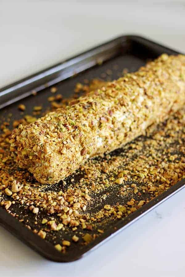 Christmas cheese log - the perfect quick, easy & delicious Christmas appetizer to feed a crowd! Make in advance and serve with crackers and toasted bread | thekiwicountrygirl.com