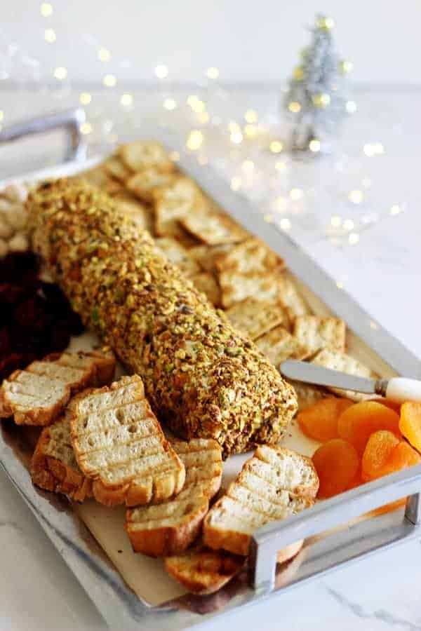 Christmas cheese log - the perfect quick, easy & delicious Christmas appetizer to feed a crowd! Make in advance and serve with crackers and toasted bread | thekiwicountrygirl.com