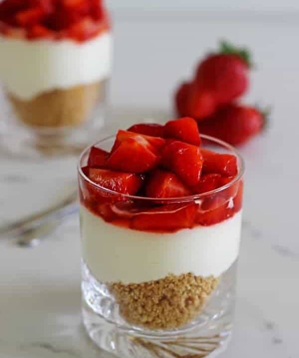 No bake strawberry cheesecake for 2 - the perfect small batch dessert for Christmas - plus, they're refined sugar free and lightened up with Greek yoghurt! | thekiwicountrygirl.com