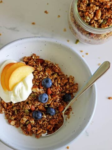Healthy homemade granola - a simple recipe to make your own healthy granola from scratch. Cheap to make, delicious and fully customisable! | thekiwicountrygirl.com
