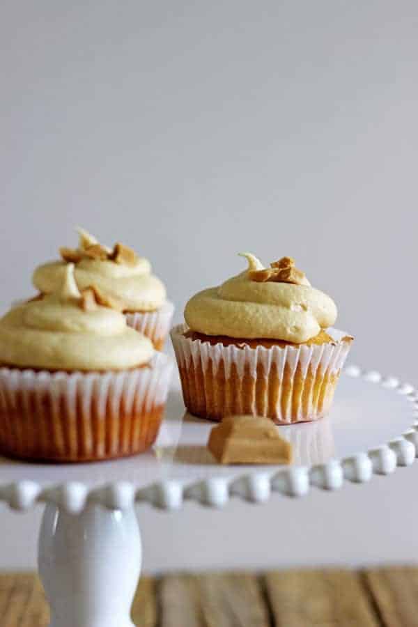 Small batch Caramilk Cupcakes are the perfect way to enjoy that highly sought after Caramilk chocolate without sacrificing the whole bar - the recipe only makes 5 perfect Caramilk Cupcakes! | thekiwicountrygirl.com